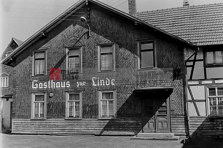Das Gasthaus „Zur Linde“. <i>Bild 60991 Denner</i><br><a href=/email-download/?bld=60991><strong>DirektDownload</strong></a>