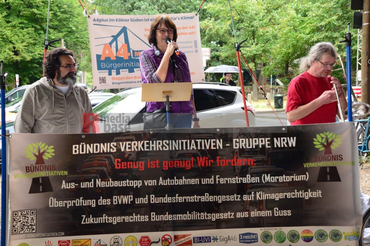 Protest gegen A4plus: Petra Heller <i>Bild  69102 Slawiczek</i> / <a href=/confor2/?bld=69102&pst=69082&aid=20><strong>Anfrage</strong> zu Bild</a> / 