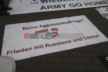 Berlin: Aktionstag der Friedensbewegung <i>Bild  69482 Denner</i> / <a href=/confor2/?bld=69482&pst=69473&aid=86><strong>Anfrage</strong> zu Bild</a> / 
