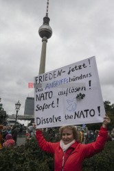 Berlin: Aktionstag der Friedensbewegung <i>Bild  69485 Denner</i> / <a href=/confor2/?bld=69485&pst=69473&aid=86><strong>Anfrage</strong> zu Bild</a> / 