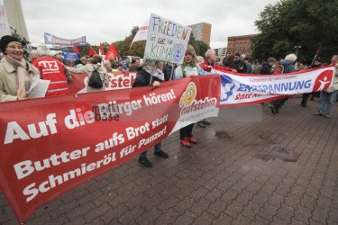 Berlin: Aktionstag der Friedensbewegung <i>Bild  69493 Denner</i> / <a href=/confor2/?bld=69493&pst=69473&aid=86><strong>Anfrage</strong> zu Bild</a> / 