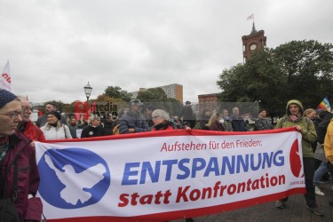 Berlin: Aktionstag der Friedensbewegung <i>Bild  69492 Denner</i> / <a href=/confor2/?bld=69492&pst=69473&aid=86><strong>Anfrage</strong> zu Bild</a> / 