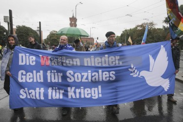 Berlin: Aktionstag der Friedensbewegung <i>Bild  69504 Denner</i> / <a href=/confor2/?bld=69504&pst=69473&aid=86><strong>Anfrage</strong> zu Bild</a> / 