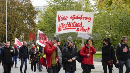 Aktionstag: Solidarischer Herbst - Düsseldorf <i>Bild  69862 jovofoto</i> / <a href=/confor2/?bld=69862&pst=69825&aid=23><strong>Anfrage</strong> zu Bild</a> / 