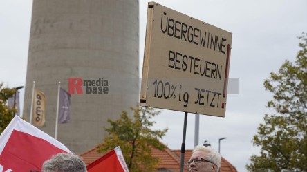 Aktionstag: Solidarischer Herbst - Düsseldorf <i>Bild  69873 jovofoto</i> / <a href=/confor2/?bld=69873&pst=69825&aid=23><strong>Anfrage</strong> zu Bild</a> / 
