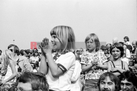 11.9.1982: künstler für den frieden,  ruhrstadion bochum <i>Bild 70175 jovofoto</i><br><a href=/email-download/?bld=70175><strong>DirektDownload</strong></a>