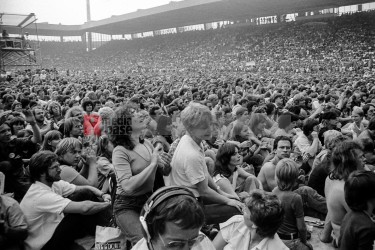 11.9.1982: künstler für den frieden,  ruhrstadion bochum <i>jochen.vogler@r-mediabase.eu 70193 jovofoto</i> / <a href=/confor2/?bld=70193&pst=70151&aid=23><strong>Anfrage</strong> zu Bild</a> / 