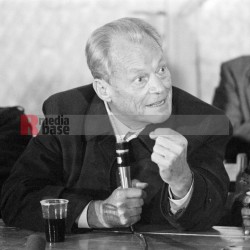 Willy Brandt <i>Bild 70733 jovofoto</i><br><a href=/confor2/?bld=70733&pst=70710&aid=23>Download (Anfrage)</a>  /  <a href=/?page_id=70710#jig2>zur Galerie</a>