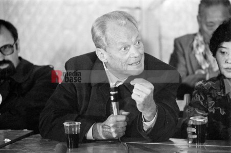 Willy Brandt <i>Bild 70733 jovofoto</i><br><a href=/email-download/?bld=70733><strong>DirektDownload</strong></a>
