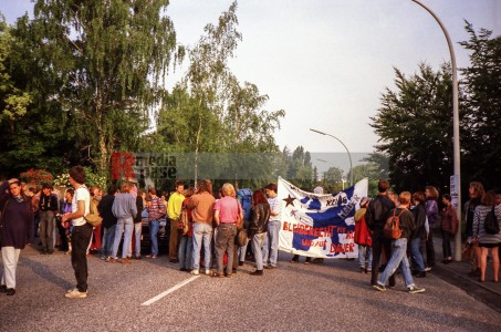 26.5.1993-Demo in Bonn gegen die Asylrechtsänderung <i>Bild 75882 jovofoto</i><br><a href=/email-download/?bld=75882><strong>DirektDownload</strong></a>