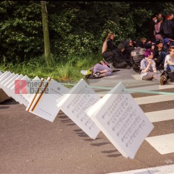 26.5.1993-Demo in Bonn gegen die Asylrechtsänderung <i>Bild 75887 jovofoto</i><br><a href=/confor2/?bld=75887&pst=75864&aid=23>Download (Anfrage)</a>  /  <a href=/?page_id=75864#jig2>zur Galerie</a>