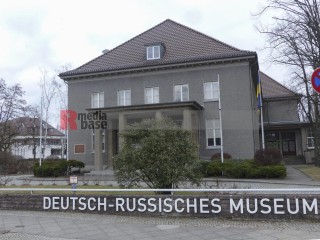 Das Gedenken an die Befreiung durch die Rote Armee muß unteilba | Rudi Denner/R-mediabase | <a href=/confor2/?bld=63104&t=d&pst=63103&aid=86&dc=0009&i1=Rudi%20Denner/R-mediabase><strong>Download Bild 63104...</strong></a> |
