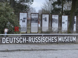 Das Gedenken an die Befreiung durch die Rote Armee muß unteilba | Rudi Denner/R-mediabase | <a href=/confor2/?bld=63109&t=d&pst=63103&aid=86&dc=0137&i1=Rudi%20Denner/R-mediabase><strong>Download Bild 63109...</strong></a> |
