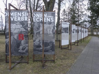 Das Gedenken an die Befreiung durch die Rote Armee muß unteilba | Rudi Denner/R-mediabase | <a href=/confor2/?bld=63110&t=d&pst=63103&aid=86&dc=0042&i1=Rudi%20Denner/R-mediabase><strong>Download Bild 63110...</strong></a> |
