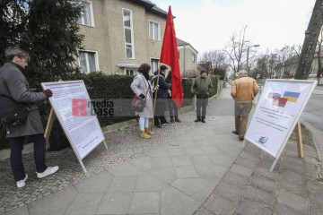Das Gedenken an die Befreiung durch die Rote Armee muß unteilba | Rudi Denner/R-mediabase | <a href=/confor2/?bld=63119&t=d&pst=63103&aid=86&dc=1428&i1=Rudi%20Denner/R-mediabase><strong>Download Bild 63119...</strong></a> |