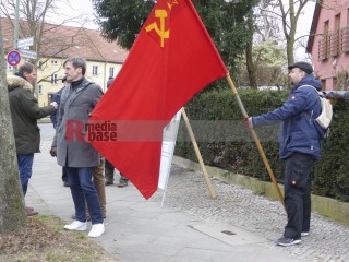 Das Gedenken an die Befreiung durch die Rote Armee muß unteilba | Rudi Denner/R-mediabase | <a href=/confor2/?bld=63121&t=d&pst=63103&aid=86&dc=0057&i1=Rudi%20Denner/R-mediabase><strong>Download Bild 63121...</strong></a> |