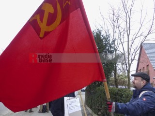 Das Gedenken an die Befreiung durch die Rote Armee muß unteilba | Rudi Denner/R-mediabase | <a href=/confor2/?bld=63122&t=d&pst=63103&aid=86&dc=0105&i1=Rudi%20Denner/R-mediabase><strong>Download Bild 63122...</strong></a> |