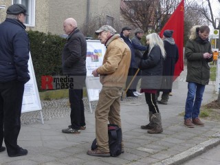 Das Gedenken an die Befreiung durch die Rote Armee muß unteilba | Rudi Denner/R-mediabase | <a href=/confor2/?bld=63123&t=d&pst=63103&aid=86&dc=0110&i1=Rudi%20Denner/R-mediabase><strong>Download Bild 63123...</strong></a> |