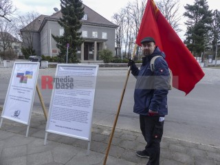 Das Gedenken an die Befreiung durch die Rote Armee muß unteilba | Rudi Denner/R-mediabase | <a href=/confor2/?bld=63125&t=d&pst=63103&aid=86&dc=0157&i1=Rudi%20Denner/R-mediabase><strong>Download Bild 63125...</strong></a> |