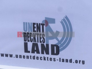 Das Gedenken an die Befreiung durch die Rote Armee muß unteilba | Rudi Denner/R-mediabase | <a href=/confor2/?bld=63127&t=d&pst=63103&aid=86&dc=0205&i1=Rudi%20Denner/R-mediabase><strong>Download Bild 63127...</strong></a> |