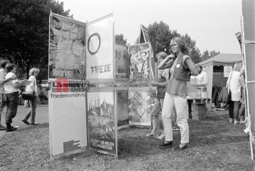 Künstler für den Frieden, Bochum, 11. September 1982 | jovofoto | <a href=/confor2/?bld=70155&t=d&pst=70151&aid=23&dc=0110&i1=jovofoto><strong>Download Bild 70155...</strong></a> |