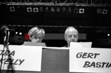 21.11.1981: krefelder forum, künstler für den frieden , dortmu | jovofoto | <a href=/confor2/?bld=70124&t=d&pst=70115&aid=23&dc=2323&i1=jovofoto><strong>Download Bild 70124...</strong></a> |