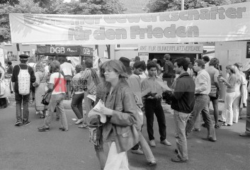 Künstler für den Frieden, Bochum, 11. September 1982 | jovofoto | <a href=/confor2/?bld=70163&t=d&pst=70151&aid=23&dc=0111&i1=jovofoto><strong>Download Bild 70163...</strong></a> |