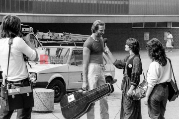 11.9.1982: künstler für den frieden, ruhrstadion bochum | jovofoto | <a href=/confor2/?bld=70165&t=d&pst=70151&aid=23&dc=0111&i1=jovofoto><strong>Download Bild 70165...</strong></a> |
