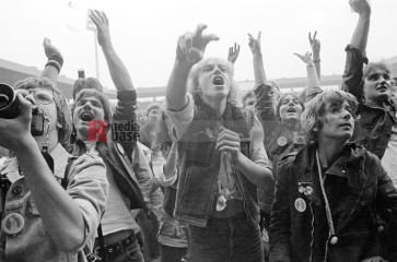 Künstler für den Frieden, Bochum, 11. September 1982 | jovofoto | <a href=/confor2/?bld=70172&t=d&pst=70151&aid=23&dc=0111&i1=jovofoto><strong>Download Bild 70172...</strong></a> |