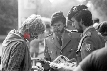 Künstler für den Frieden, Bochum, 11. September 1982 | jovofoto | <a href=/confor2/?bld=70185&t=d&pst=70151&aid=23&dc=0111&i1=jovofoto><strong>Download Bild 70185...</strong></a> |