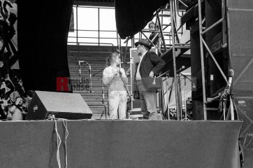 11.9.1982: künstler für den frieden, ruhrstadion bochum | jovofoto | <a href=/confor2/?bld=70219&t=d&pst=70151&aid=23&dc=0112&i1=jovofoto><strong>Download Bild 70219...</strong></a> |