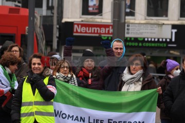 Frau, Leben, Freiheit - Demo 28.01.2023 in Köln | Manuela Hillekamps | <a href=/confor2/?bld=72558&t=d&pst=72551&aid=613&dc=1429&i1=Manuela%20Hillekamps><strong>Download Bild 72558...</strong></a> |