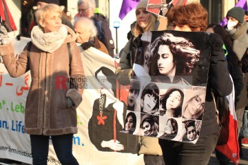 Frau, Leben, Freiheit - Demo 28.01.2023 in Köln | Manuela Hillekamps | <a href=/confor2/?bld=72568&t=d&pst=72551&aid=613&dc=1533&i1=Manuela%20Hillekamps><strong>Download Bild 72568...</strong></a> |