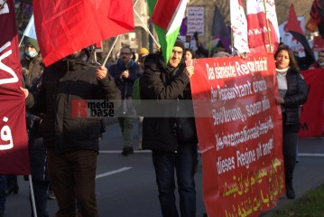 Frau, Leben, Freiheit - Demo 28.01.2023 in Köln | Manuela Hillekamps | <a href=/confor2/?bld=72572&t=d&pst=72551&aid=613&dc=1535&i1=Manuela%20Hillekamps><strong>Download Bild 72572...</strong></a> |
