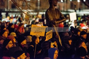 Große Kundgebung: Auf die Straße! gegen die nazistischen Deportationspläne von AfD & Co. | Christian Schneider | <a href=/confor2/?bld=78527&t=d&pst=78488&aid=615&dc=1120&i1=Christian%20Schneider><strong>Download Bild 78527...</strong></a> |