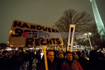 Große Kundgebung: Auf die Straße! gegen die nazistischen Deportationspläne von AfD & Co. | Christian Schneider | <a href=/confor2/?bld=78529&t=d&pst=78488&aid=615&dc=1121&i1=Christian%20Schneider><strong>Download Bild 78529...</strong></a> |