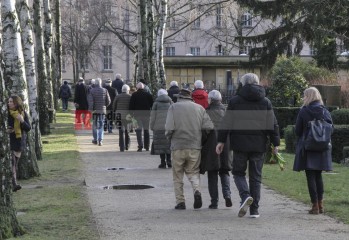 10. Februar: Gedenkdatum für Bertolt Brecht und Hans Modrow | Rudi Denner/R-mediabase | <a href=/confor2/?bld=80529&t=d&pst=80472&aid=86&dc=1609&i1=Rudi%20Denner/R-mediabase><strong>Download Bild 80529...</strong></a> |