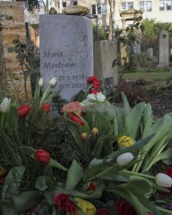 10. Februar: Gedenkdatum für Bertolt Brecht und Hans Modrow | Rudi Denner/R-mediabase | <a href=/confor2/?bld=80534&t=d&pst=80472&aid=86&dc=1615&i1=Rudi%20Denner/R-mediabase><strong>Download Bild 80534...</strong></a> |