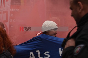 Ostermarsch 2024 - Kundgebung am Samstag, 30. März in Köln | Manuela Hillekamps | <a href=/confor2/?bld=81348&t=d&pst=81299&aid=613&dc=1354&i1=Manuela%20Hillekamps><strong>Download Bild 81348...</strong></a> |