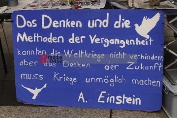 Ostermarsch 2024 - Kundgebung am Samstag, 30. März in Köln | Manuela Hillekamps | <a href=/confor2/?bld=81316&t=d&pst=81299&aid=613&dc=1245&i1=Manuela%20Hillekamps><strong>Download Bild 81316...</strong></a> |