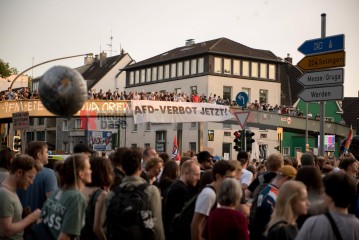 Laut - Bunt - Entschlossen! Protest gegen den Bundesparteitag der AfD in Essen | Christian Schneider | <a href=/confor2/?bld=83041&t=d&pst=82663&aid=615&dc=1322&i1=Christian%20Schneider><strong>Download Bild 83041...</strong></a> |