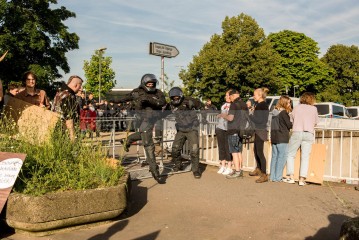 Laut - Bunt - Entschlossen! Protest gegen den Bundesparteitag der AfD in Essen | Christian Schneider | <a href=/confor2/?bld=83058&t=d&pst=82663&aid=615&dc=1323&i1=Christian%20Schneider><strong>Download Bild 83058...</strong></a> |