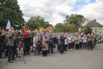 80. Jahrestag der Befreiung -Veranstaltung am Museum Berlin Karl | Rudi Denner/R-mediabase | <a href=/confor2/?bld=94343&t=d&pst=94339&aid=86&dc=1332&i1=Rudi%20Denner/R-mediabase><strong>Download Bild 94343...</strong></a> |
