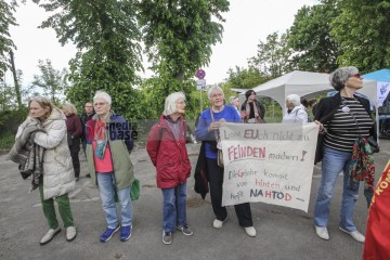80. Jahrestag der Befreiung -Veranstaltung am Museum Berlin Karl | Rudi Denner/R-mediabase | <a href=/confor2/?bld=94347&t=d&pst=94339&aid=86&dc=1332&i1=Rudi%20Denner/R-mediabase><strong>Download Bild 94347...</strong></a> |