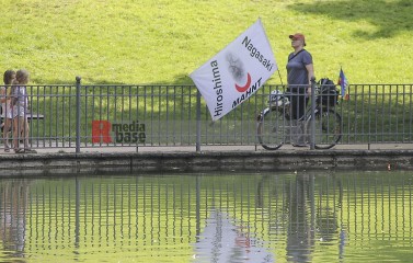 Gedenkveranstaltung zum 80igsten Jahrestag von Hiroshima und Nag | Rudi Denner/R-mediabase | <a href=/confor2/?bld=95155&t=d&pst=95153&aid=86&dc=2118&i1=Rudi%20Denner/R-mediabase><strong>Download Bild 95155...</strong></a> |