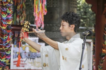 Gedenkveranstaltung zum 80igsten Jahrestag von Hiroshima und Nag | Rudi Denner/R-mediabase | <a href=/confor2/?bld=95160&t=d&pst=95153&aid=86&dc=2119&i1=Rudi%20Denner/R-mediabase><strong>Download Bild 95160...</strong></a> |