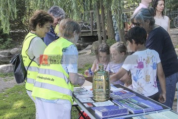 Gedenkveranstaltung zum 80igsten Jahrestag von Hiroshima und Nag | Rudi Denner/R-mediabase | <a href=/confor2/?bld=95167&t=d&pst=95153&aid=86&dc=2119&i1=Rudi%20Denner/R-mediabase><strong>Download Bild 95167...</strong></a> |