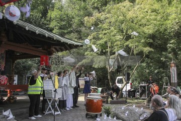 Gedenkveranstaltung zum 80igsten Jahrestag von Hiroshima und Nag | Rudi Denner/R-mediabase | <a href=/confor2/?bld=95176&t=d&pst=95153&aid=86&dc=2119&i1=Rudi%20Denner/R-mediabase><strong>Download Bild 95176...</strong></a> |