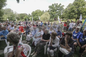 Gedenkveranstaltung zum 80igsten Jahrestag von Hiroshima und Nag | Rudi Denner/R-mediabase | <a href=/confor2/?bld=95175&t=d&pst=95153&aid=86&dc=2119&i1=Rudi%20Denner/R-mediabase><strong>Download Bild 95175...</strong></a> |