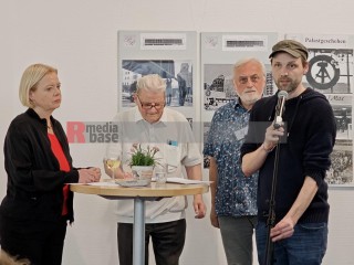 Ausstellung zum 50. Jahrestag der Palasteröffnung Palast der Republik | sabineschefferberlin | <a href=/confor2/?bld=100228&t=d&pst=100268&aid=802&dc=1706&i1=sabineschefferberlin><strong>Download Bild 100228...</strong></a> |